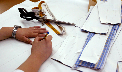 Moda Uomo produzione di camicie Italiane, fabbrica di camicie Italiane per uomini, camicie HEFFORT per distributori di camicie Italiane di alta moda, camicie classiche per uomini eleganti, collezione Italiana di camicie per inverno e collezione estiva con colori e modelli adatte al uomo elegante e con opportunita di affiliazione tipo franchising personalizzato in base al cliente, franchising per avviare il tuo negozio e boutique Italiana e vendere le camicie Heffort o solo installare un Corner elegante con camicie da uomo, produciamo camicie Italiane classiche di moda per distributori ingrosso negli Stati Uniti, camicia da uomini per Torino, Milano, Bologna, Piacenza, Mantova, Lecce, Bari, Roma, Genova, San Remo, Firenze, Pisa, Udine, Bergamo, Emilia Romagna, Napoli e tutta Italia ed il mondo.